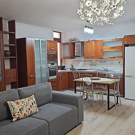 Spacious Modern Apartment In Prime Tirana Location Exterior photo