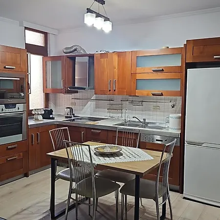 Spacious Modern Apartment In Prime Tirana Location Exterior photo